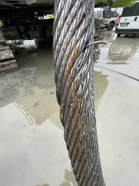 Kelly winch rope from a Bauer BG 55 with mechanical damage after jumping a sheave, a broken wire sticking out and rust on the strands
