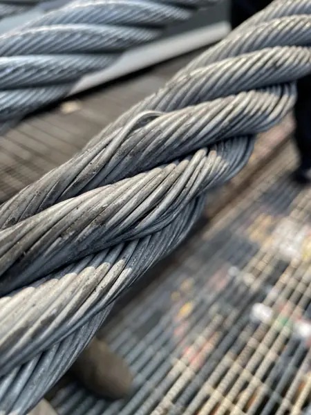 Wire rope with proud outer wires from tight sheaves on a floating crane