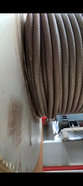 Uneven hoist rope spooling at the drum flange of a Jaso J380PA tower crane