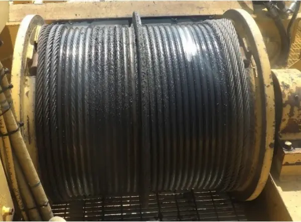 Two right-hand lay ropes spooled on a single-layer double drum of a LeTourneau RTG container crane