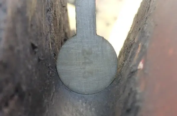 Sheave groove gauge in an undersize hoist sheave groove of an RTG container crane