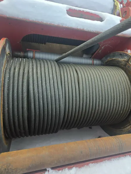 Loose, uneven wraps of 19 mm hoist rope on a Tadano GR-1600XL winch drum