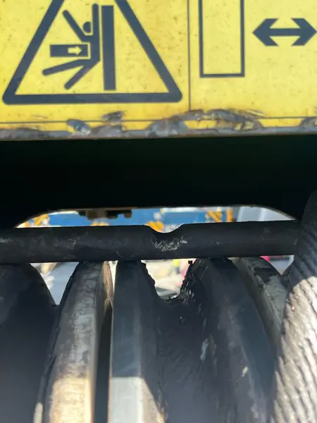 Sheave keeper pin on a Terex Explorer 5800 notched by an incorrectly reeved hoist rope