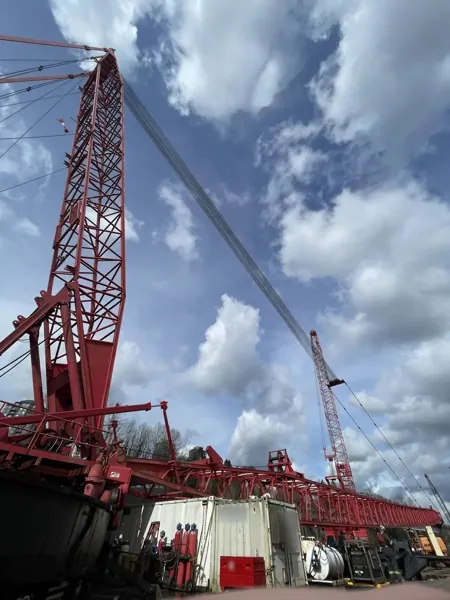 Manitowoc M-1200 Ringer crane with its boom hoist ropes